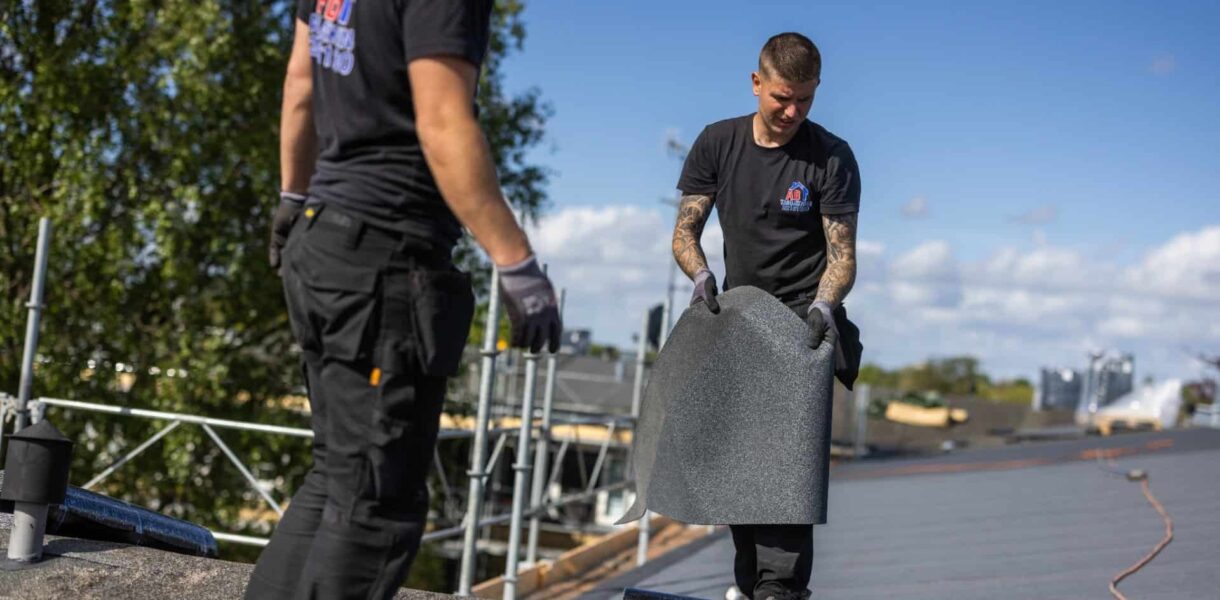 Sådan lægges tagpap af professionelle tagmænd i praksis