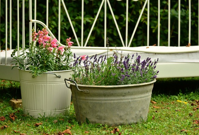 Gør dit hjem mere grønt med Konstsmides stilfulde plantepotter