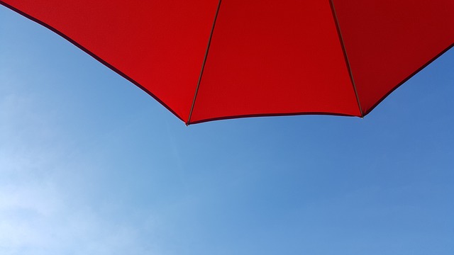 Solskin og strandglæde: Oplev sommeren med en strandparasol fra vidaXL