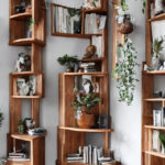 Giv din stue nyt liv med en kreativ hjørnehylde-dekoration